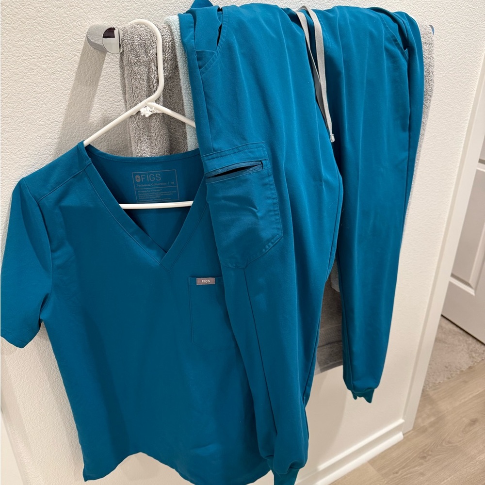 Figs blue scrub set